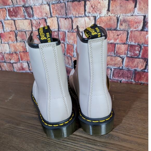 NWT Dr. Martens 1460 Smooth Leather Lace Up Boots Size 5 - Picture 4 of 9